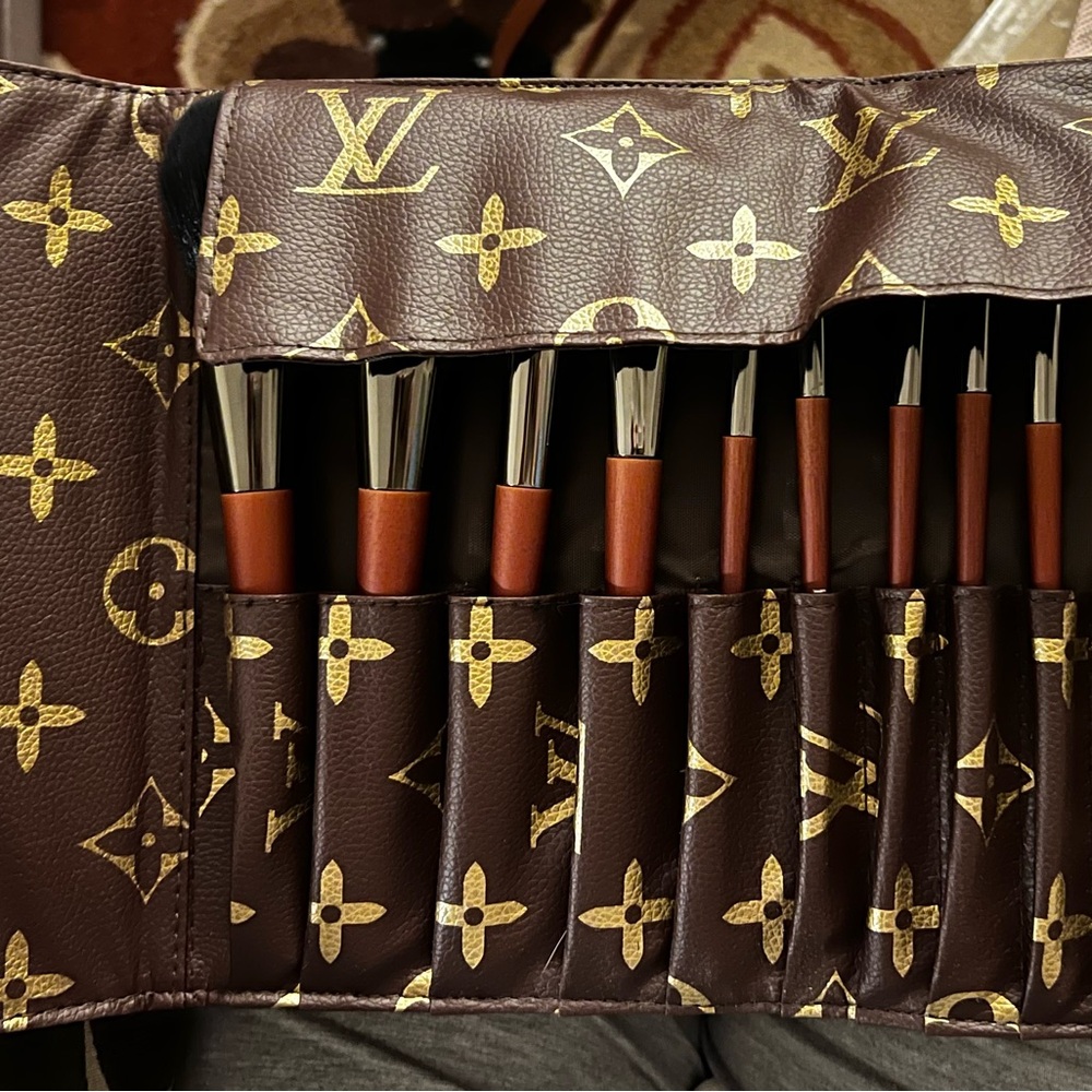 Louis Vuitton Brown and Gold Brush Set - Picture 2 of 8